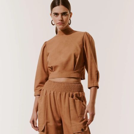 BLUSA CORTA CON LAZO LISO CAMEL